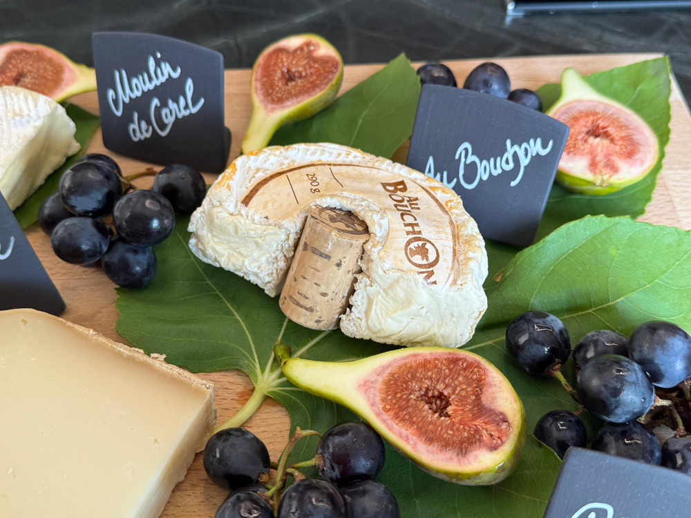 wein und käse au bouchon